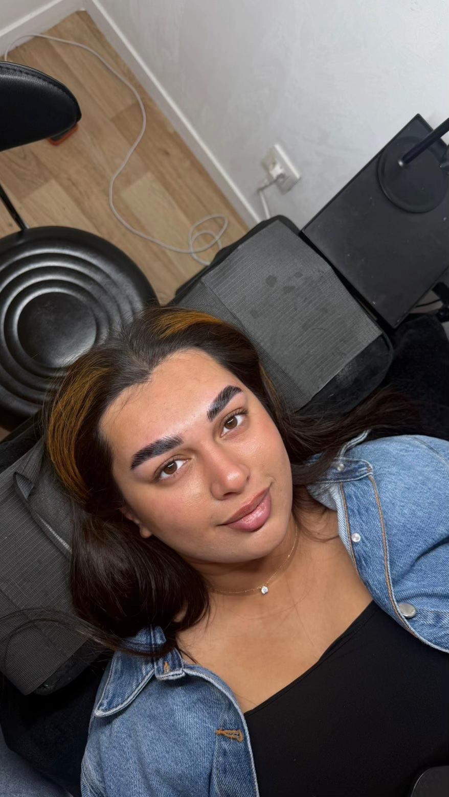 Jaya Brows - Détail regard